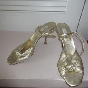BARNEYS NEW YORK GOLD LEATHER SANDALS 40/10